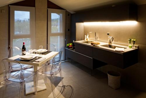 a kitchen with a sink and a table with chairs at Saiaritz in Amurrio