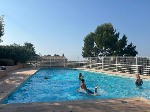 3 P jardin, piscine, stationnement - Collines niçoises