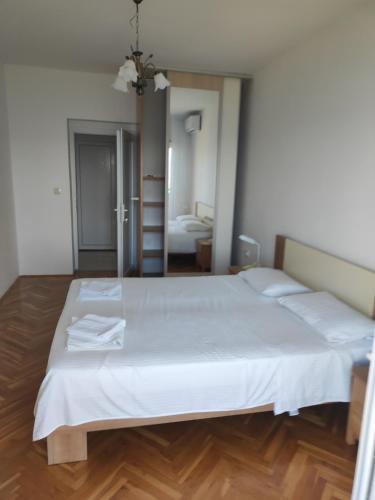 Apartman sa 2 balkona i pogledom na more