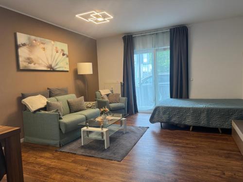 a living room with a couch and a bed at Charmante Ferienwohnung Limburg in Limburg an der Lahn