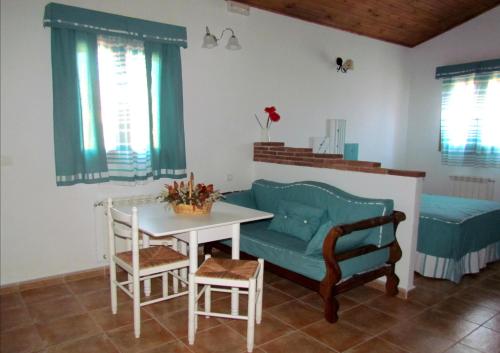 A seating area at Apartamentos Rurales Azabal