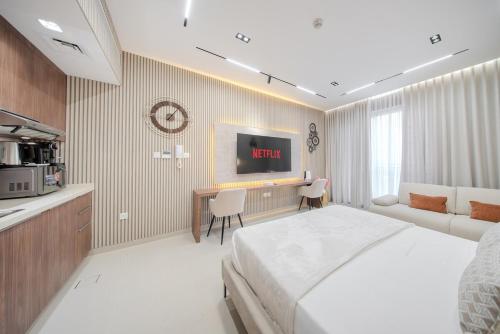Luxury Studio Flat in Al Zahia, Sharjah - Pool - Gym