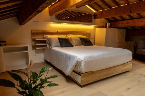 a bedroom with a large bed with white sheets and pillows at Casa GenaRita in Ravenna