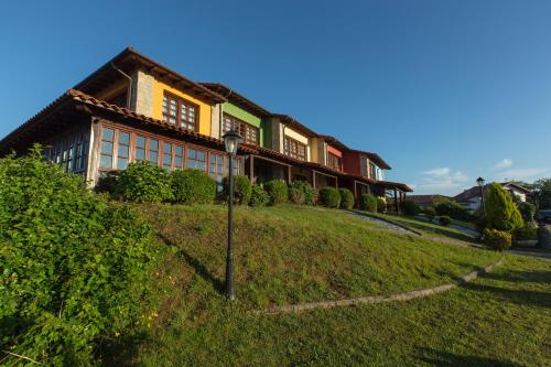 Gallery image of Casas Rurales Playa de Guadamía in Llames de Pría