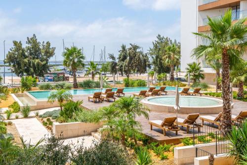 Marina Luxury Retreat - 5 Pools, Gym & Ocean View