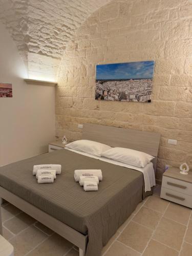 a bedroom with a bed with two towels on it at Dimora Donizzetti in Martina Franca