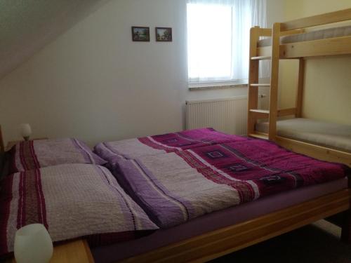 Llit o llits en una habitació de Apartmán u Kovářů
