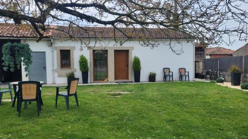 a group of chairs sitting in the yard of a house at Casa soengas in Monterroso