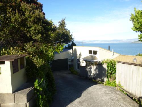 a driveway leading to a house with a fence at Breakaway at York Bay in Days Bay