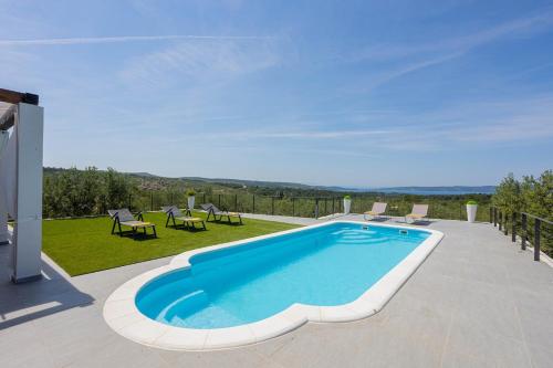Villa Sunset Beauty-privacy big pool parking BBQ