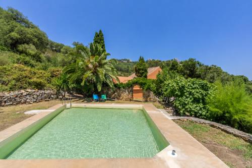 Pájaro Soleada Bolonia Retreat, Sea Views & Pool