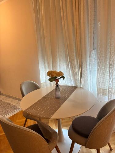 Rosie's charmy apartment in the hearth of Split