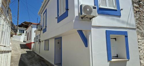 a narrow alley with blue and white buildings at Oikos Filon in Palaiókastron