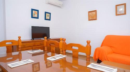 Apartamento con Balcon Garaje Aire acondicionado centrico solo fse alquila a Familia y Parejas