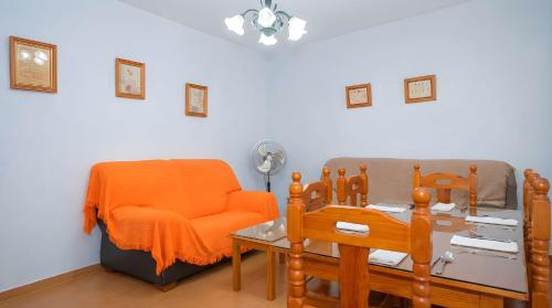 Apartamento con Balcon Garaje Aire acondicionado centrico solo fse alquila a Familia y Parejas