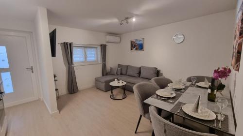 Dominos Apartment