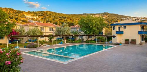 a swimming pool in a courtyard of a house at Blue Park Beach Otel in Ayvacık