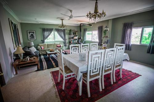 a dining table and chairs in a living room at Beit Al Baraka in Um Qeis