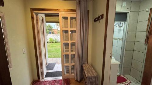 a hallway with a door leading to a bathroom at Hostel Cape Town - Cambará do Sul in Cambará
