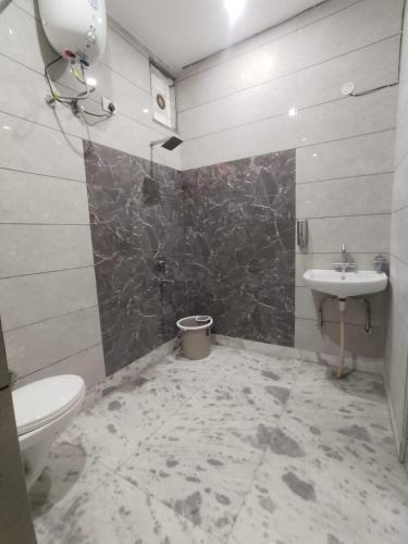 a bathroom with a toilet and a sink at Om Homestay in Panchkula