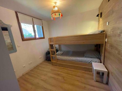 a small room with a bunk bed in it at Montana Appartment in Planay