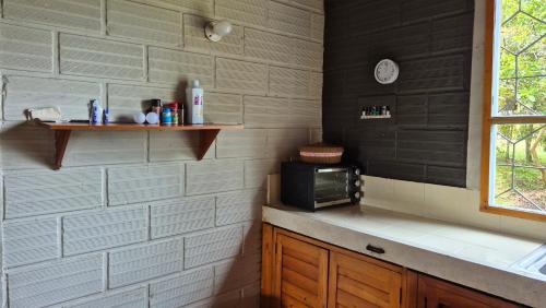 a small kitchen with a counter and a microwave at Casa campestre in Guarne