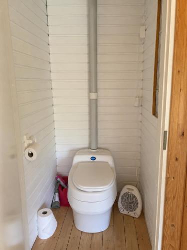 a small bathroom with a toilet in a stall at Glamping teltta Venekoski in Hankasalmi