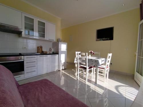 Apartments Lalić - A Beautiful One Bedroom Apartment