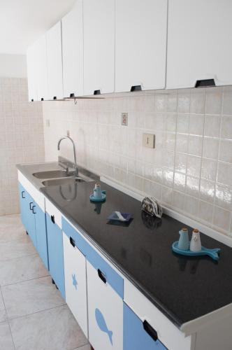 a kitchen with a sink and a counter top at Paradiso in riva al mare in Belmonte Calabro