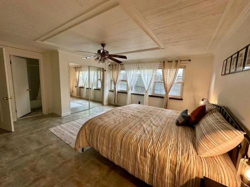 a bedroom with a bed and a ceiling fan at Newly Renovated Quiant 2-bed 2-bath Apt in Wilmington