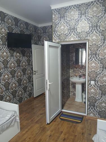a room with a bathroom with a sink and a mirror at Tyom in Khodzhabegi