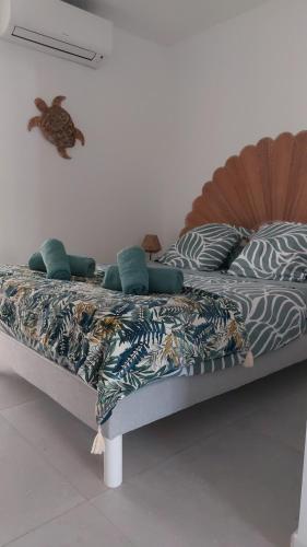two beds with pillows on them in a room at Le patio de la place in Saint-André-de-Sangonis