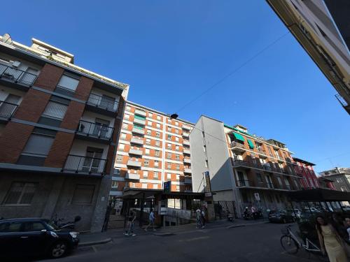 Centre of Milan Porta Venezia's heart, Via Melzo Retro, 6th floor with balcony