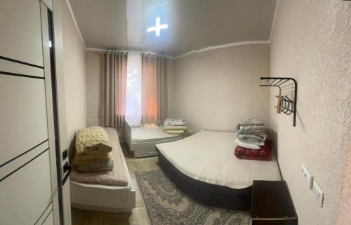 a small room with a bed and a window at Sarytam in Bosteri