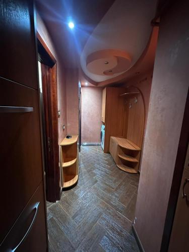an empty room with a hallway with a room with a room at Apartament MARY in Constanţa