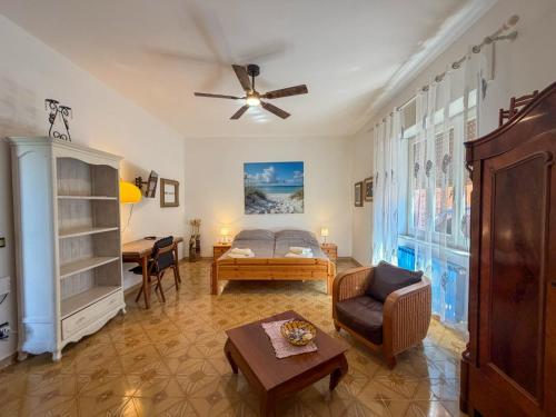 a living room with a bed and a table at Budoni Casa Vacanze - MAR DEI CORALLI in Budoni