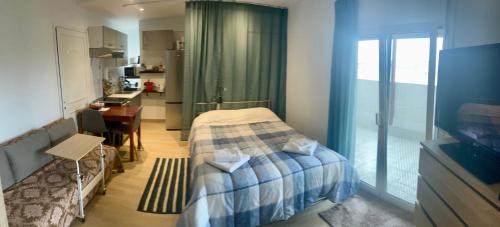 Cloud 6 Penthouse studio with large balcony near Metro