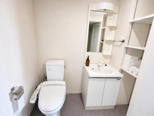 Stunning SkyTree View, Sleeps 5, Shinjuku & Shibuya Direct, 24H Supermarket 1min
