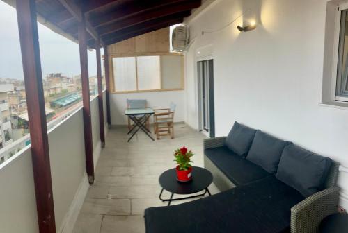 Cloud 6 Penthouse studio with large balcony near Metro