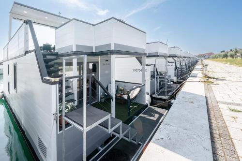 Sea La Vie Luxury Floating House Novigrad - jacuzzi