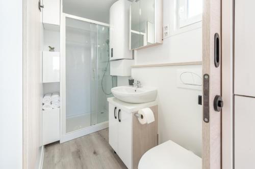 Sea La Vie Luxury Floating House Novigrad - jacuzzi