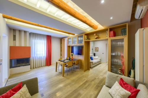 a living room with a couch and a table at Mhateria Relais - Relax in Villa con Piscina in Toscana in Rignano sullʼArno