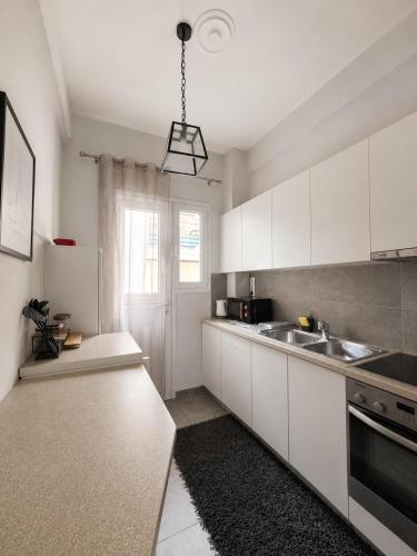 Stylish Renovated Apartment near Lycabettus Hill & Metro