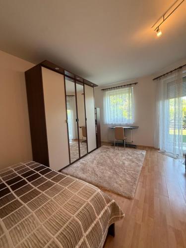 Garden Apartment near Airport & Stadium