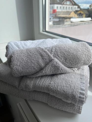 a pile of towels sitting on a window sill at Gemütliche Apartments in Bendorf