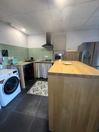 a kitchen with a washer and a washing machine at Sab in Beaudreix