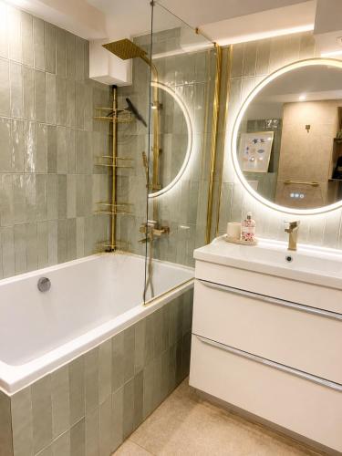 Quiet Private Apartment - 2min Train Station - 5min Palais Croisette - Private entrance photo 11