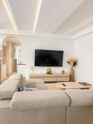 Quiet Private Apartment - 2min Train Station - 5min Palais Croisette - Private entrance photo 5