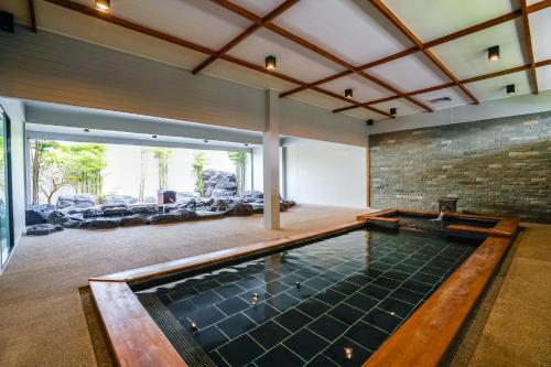 Bazén v ubytování Serenity Hotel and Spa Kabinburi nebo v jeho okolí