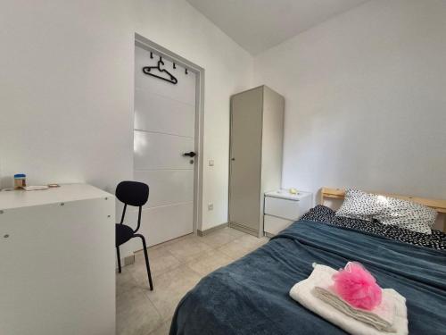 a bedroom with a bed with a pink flower on it at The Lemon House in Tel Aviv